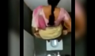 Desi aunty pissing anent public toilet