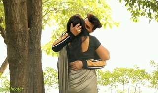 Indian Saree Kissing Skip Video