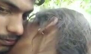 Jija Sali – kissing and romance in jungle