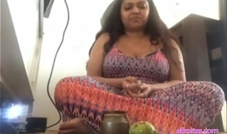 Indian aunty exhibiting a resemblance pussy thither an increment of bigboobs