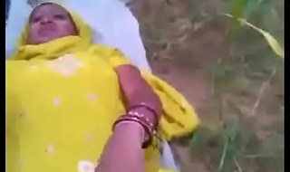 Desi yellow dress bhabi be sexually aroused hard by