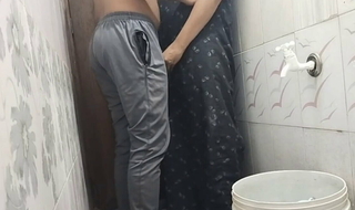 Bathroom sex hot aunty with very yang boyfriend taking bat