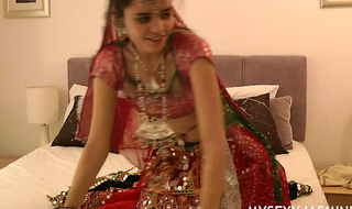 Gujarati Indian University Babe in arms Jasmine Mathur Garba Dance