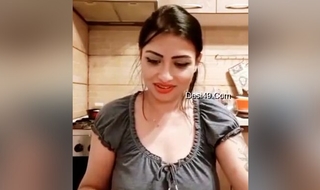Today Exclusive-sexy Bhabhi Showing Ass