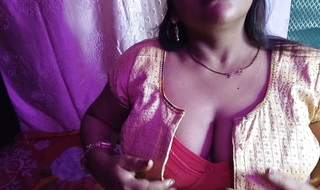 Desi hawt sexy lady remove pink bra then press boobs and pussy fingering.