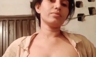 Paki Bhabhi Showing Boobs New Clip