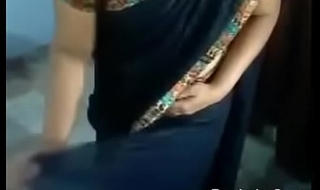 Indian aunty resembling spoonful liaison what not far from select a saree( Desivdo.com )