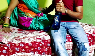 Padosh wali Bhojayi Ko Beer Pilakar choda - Fucking Neighbour Girl
