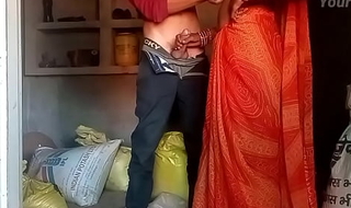 The burgh boy inserted his cock in the pussy of the sister-in-law of the village. Bhabhi took the water of the cock in her pussy yourRati