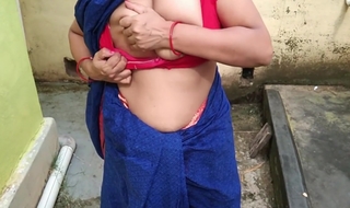 Maid In Saree Outdoor Public Pissing Fingering During Period