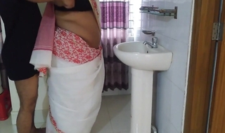 Indian Hot Pupil Fucked The School Mam In The Library, While She Was Fixing The Saree - Huge Cum In Her Behind