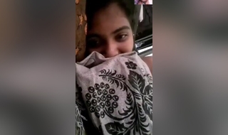 Exclusive- Cute Indian Girl Resembling Her Boob To Love On Video Cal