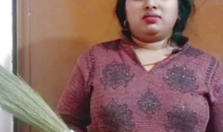 Desi Indian maid seduced when there was no wife convivial Indian desi sexual connection video