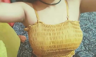 Desi girl flashing huge boobs