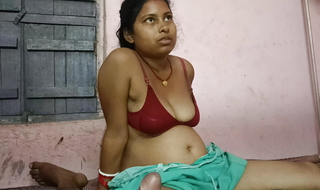 Sexy bhabhi sucked her husband's while bathing and took out water