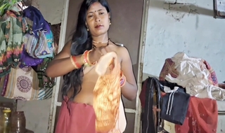 Indian Aunty Opening Her Full Cloth And Fingering Her Pussy