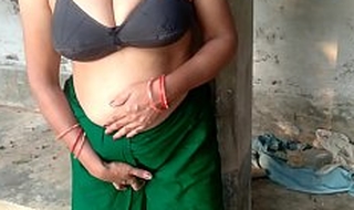 Indian Mummy Wife Solo Fingering Outdoor Porno Sex Video