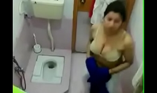 Desi bhabhi bathing caught to secret camera fucked aunty